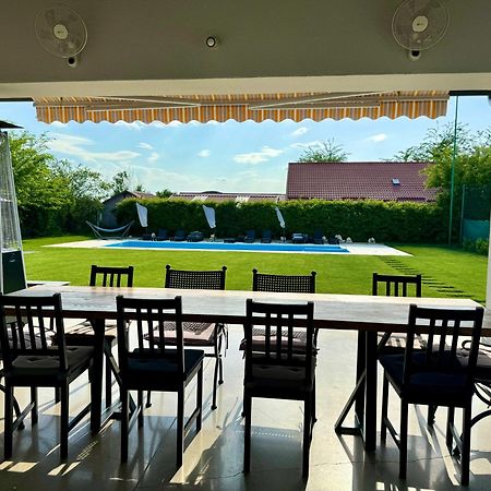 Lahuzur - Casa De Vacanta - Therme Balotesti & Aeroport Otopeni Saftica Ngoại thất bức ảnh